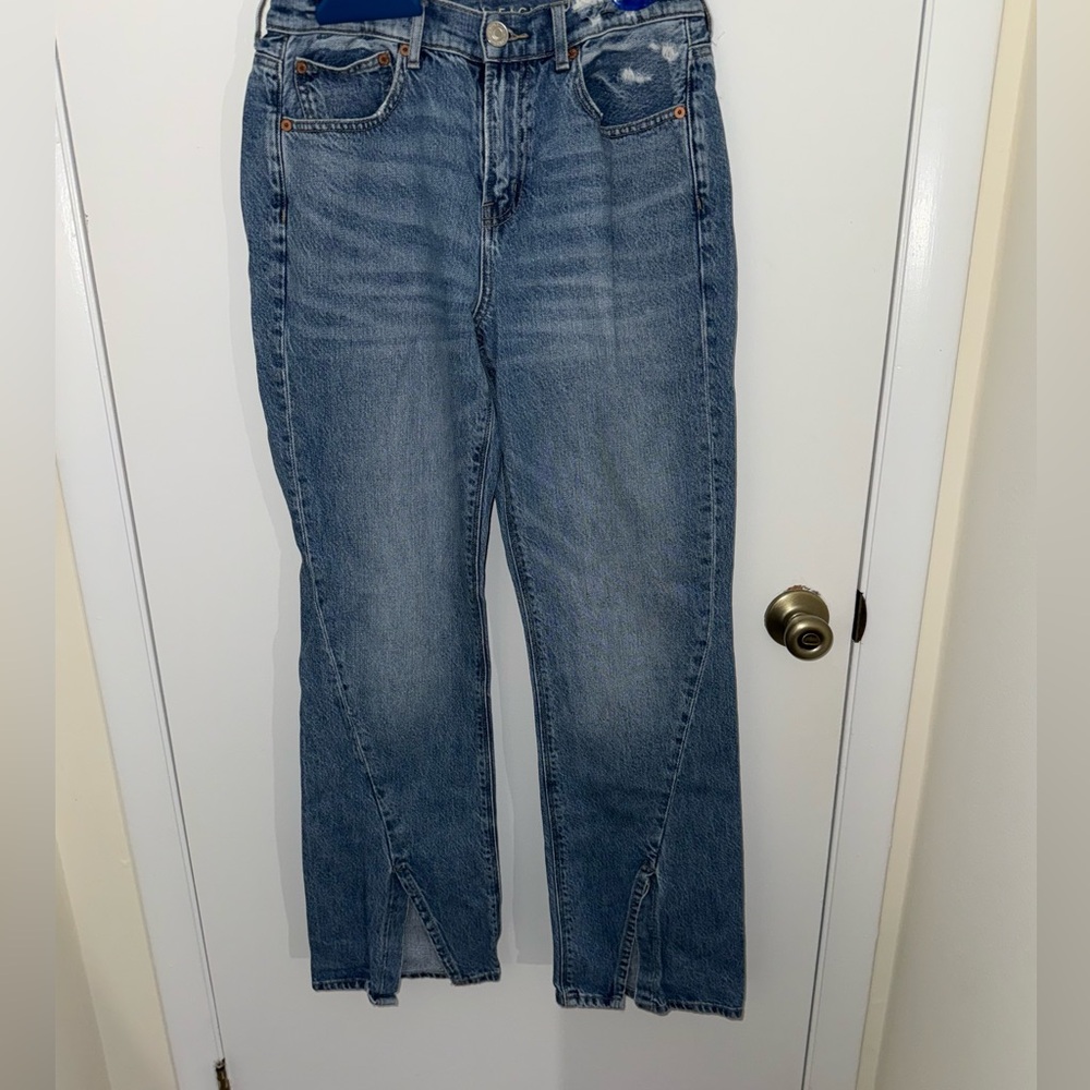American Eagle Outfitters 90’s Bootcut Split Hem - Medium Wash Size- Size 8